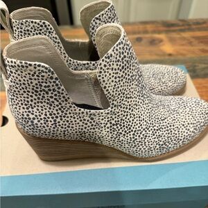 Stylish Women's Ankle Boots - Black and White